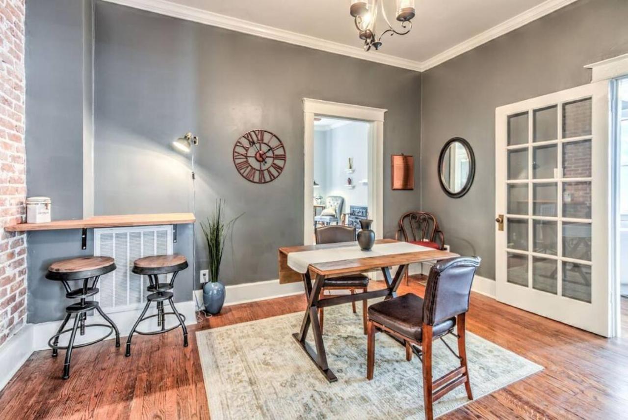 Elegant Colonial With Lovely Details And Character Memphis Eksteriør billede