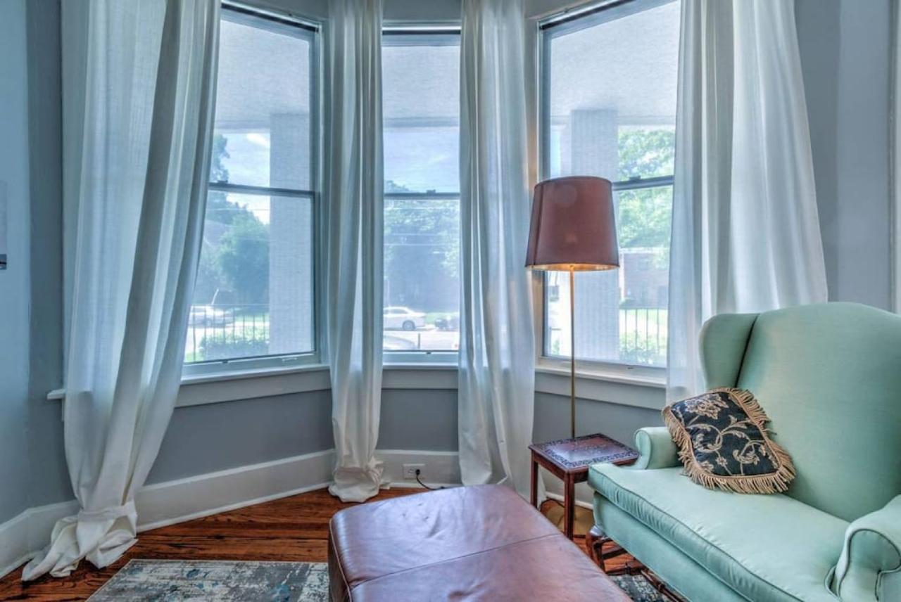 Elegant Colonial With Lovely Details And Character Memphis Eksteriør billede