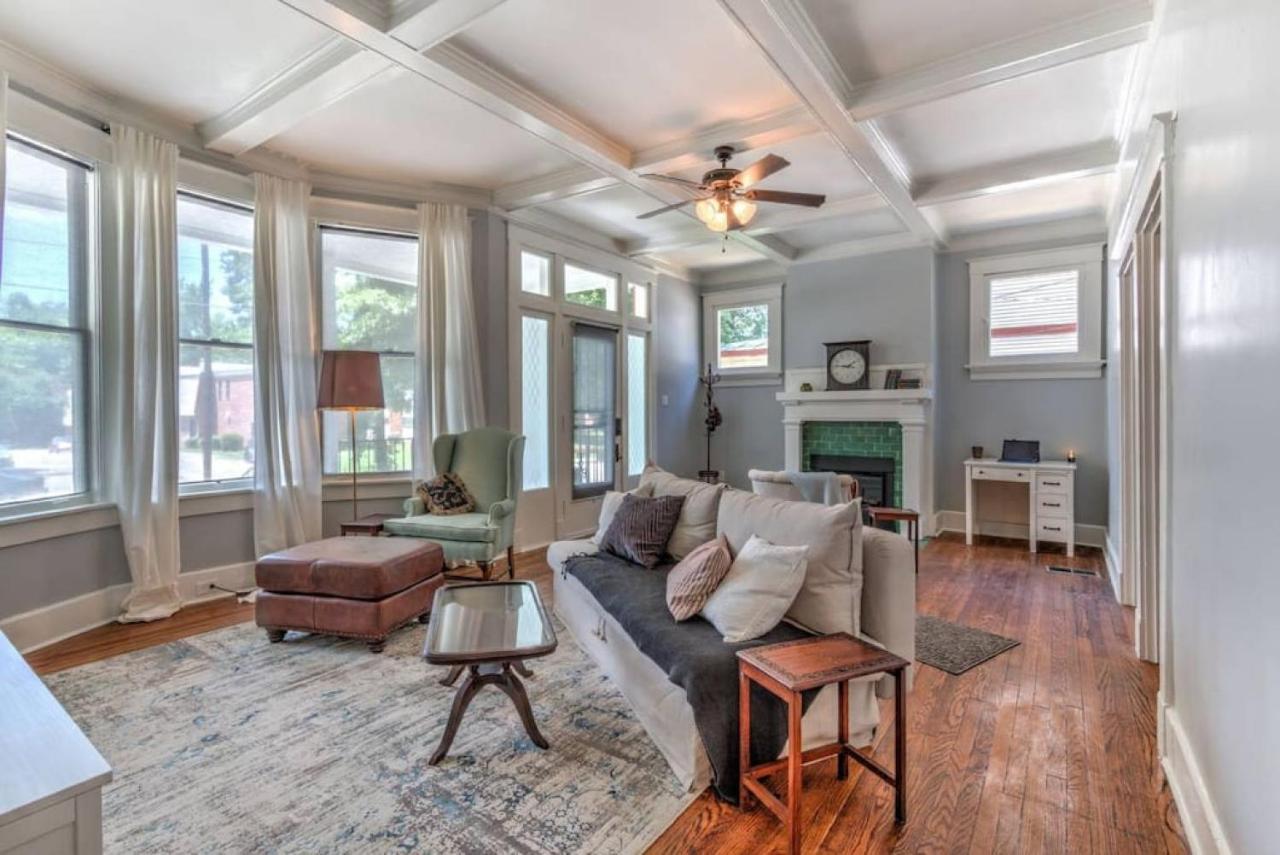 Elegant Colonial With Lovely Details And Character Memphis Eksteriør billede